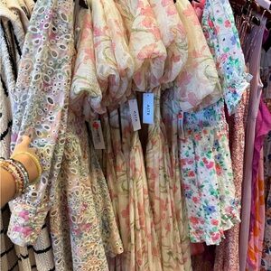 💕Unlisted Preloved Dresses, Blouses, Skirts, Tops, Pants, Shorts!